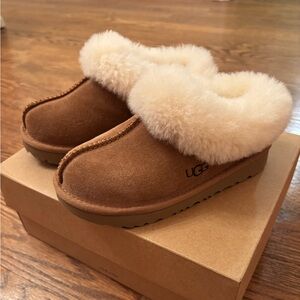 Ugg Girls Chestnut Slippers Size 11